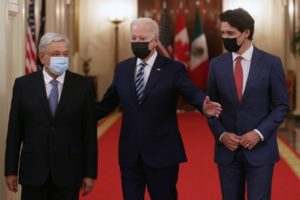 GettyImages-1354090177 Joe Biden (C), Canadian Prime Minister Justin Trudeau (R) and Mexican President Andres Manuel Lopez Obrador (L