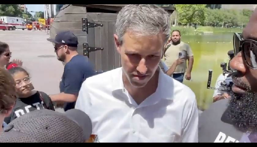 [VIDEO] Reporter Tells Beto The Parents of TX Victims Did Not Appreciate His Political Stunt