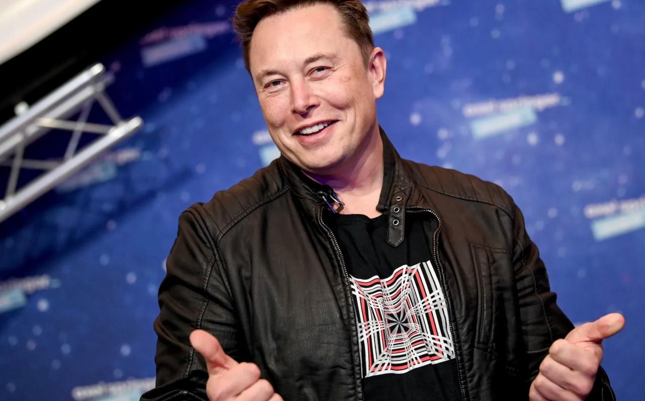 Elon Musk Announces He is Buying Manchester United