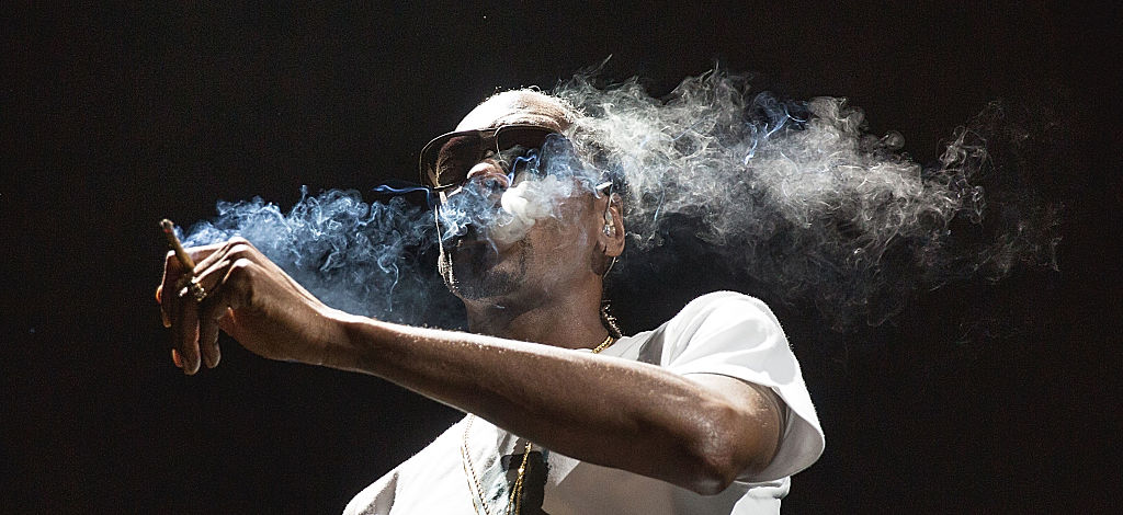 Snoop Dogg’s Personal Joint-Roller Reveals The Insane Amount Of Weed He Smokes In A Day