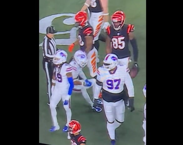 BREAKING: Buffalo Bills Player Makes Tackle, Stands Up and Then Collapses – Ambulance Carts Him Off Field – GAME SUSPENDED! (VIDEO)