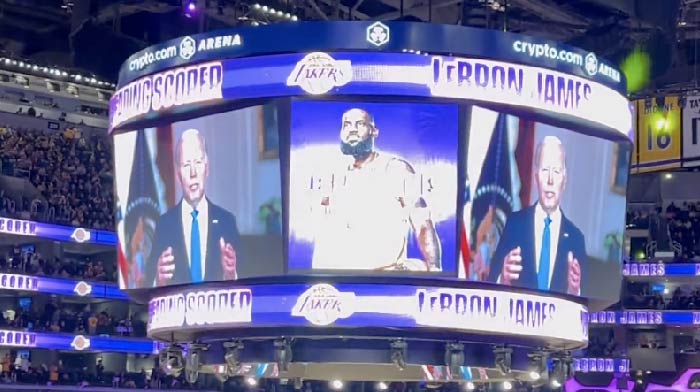 [VIDEO] Looks Like The Most Popular “President” in US History (LOL) Was Booed at a Laker’s Game