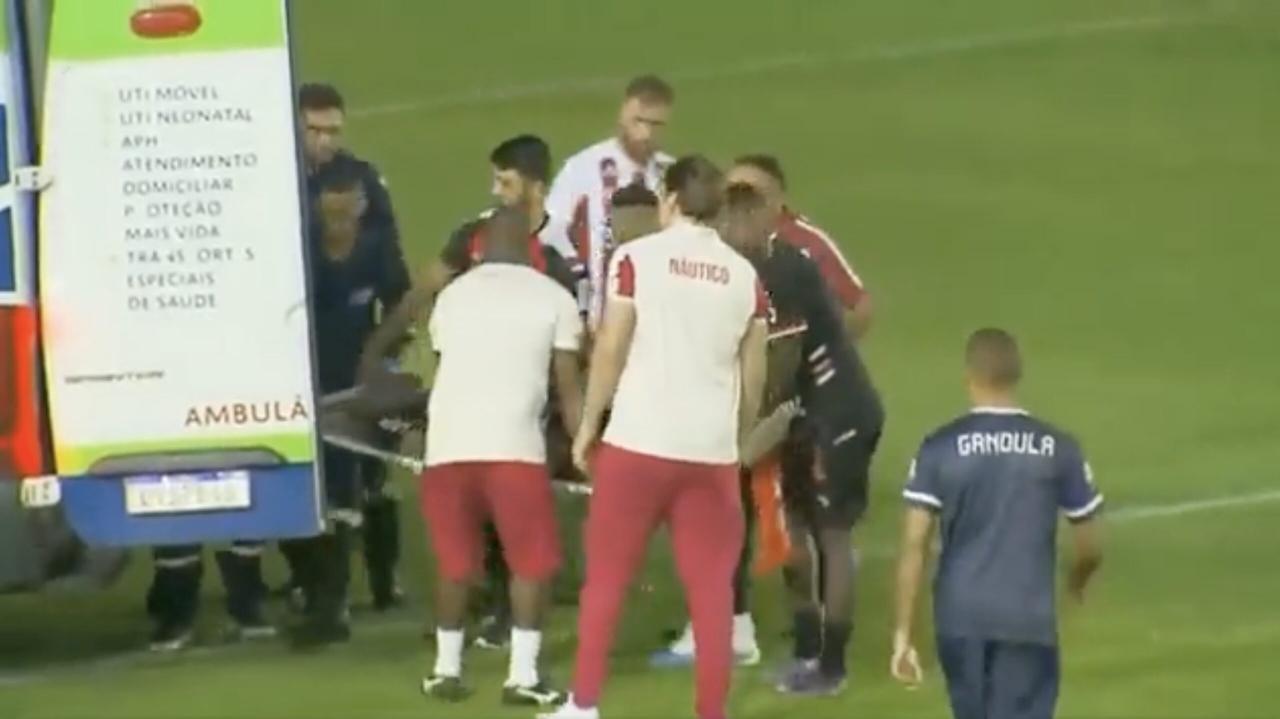 Football Star Zé Carlos Collapses on Field During Match, Then Collapses Again On the Sideline (VIDEO)