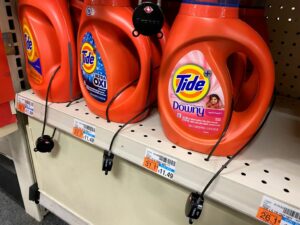 Supermarket Employee Fired For Filming Thieves Stealing Detergent