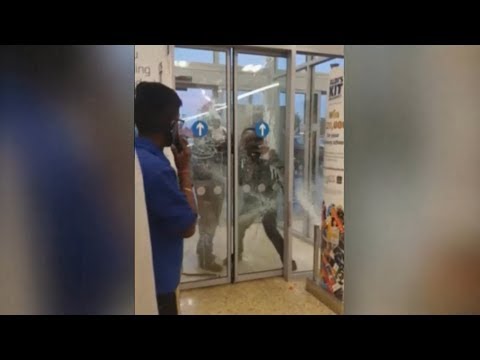 Aldi store attacked by teenage thieves, terrifying all inside (UK) ITV London News 2nd October 2019